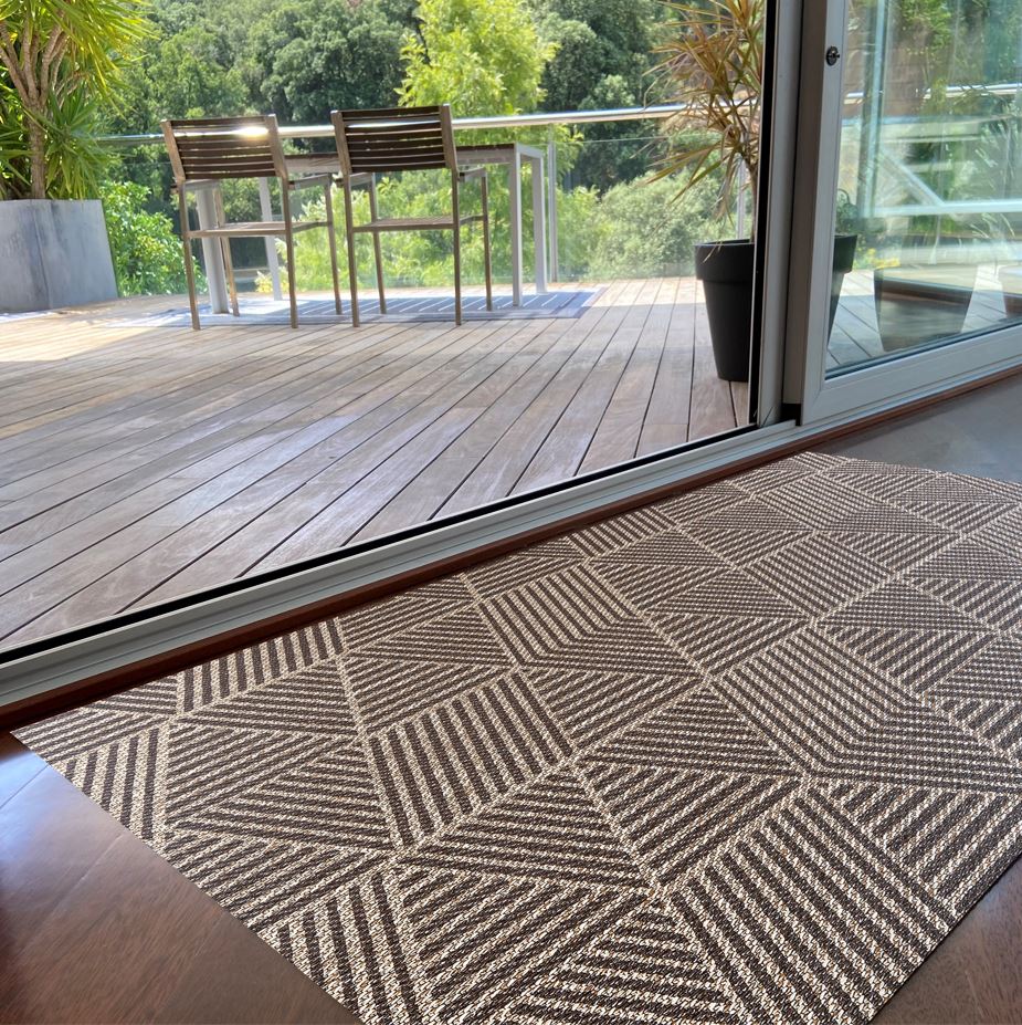 Alfombra vinilica de tejido, alfombra geometrica beige marron, alfombra exterior geom